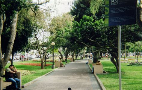 VIVE FRENTE A PARQUE A UN PASO DE MIRAFLORES.